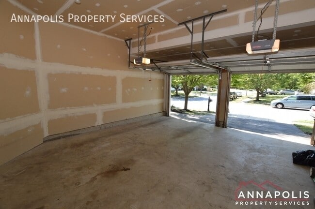 Building Photo - 122 Farmbrook Ln