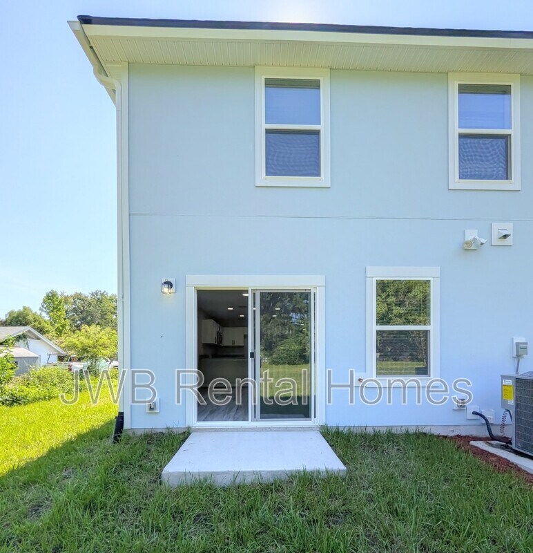 Building Photo - 1114 Comanche St