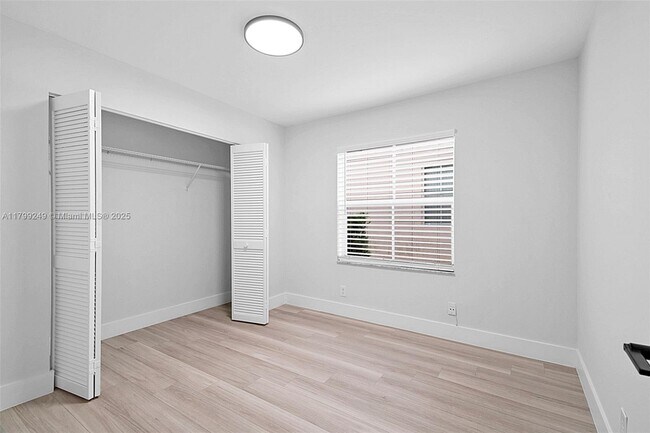 Building Photo - 824 Sand Creek Cir