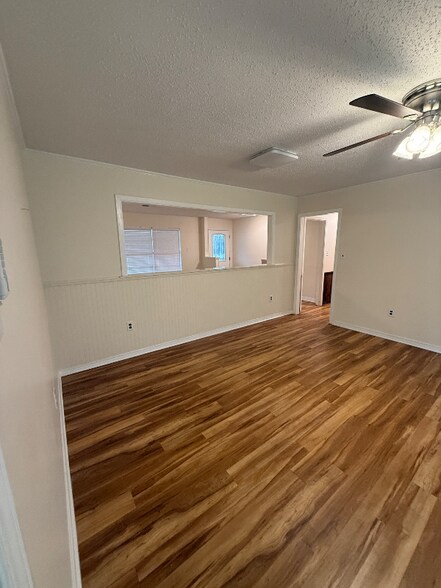 Building Photo - 216 Clower Ave