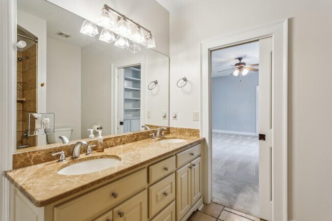Building Photo - 1363 Sylvan Cir NE
