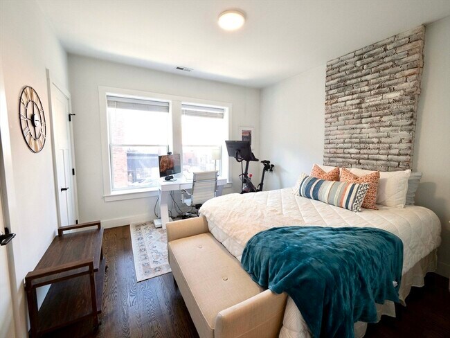 Building Photo - 65 Border St