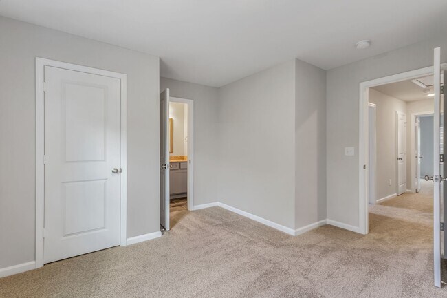Building Photo - 3BR Townhome, Brand New - Simpsonville