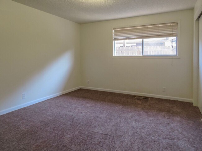 Building Photo - 1021 Swingwood Dr NE