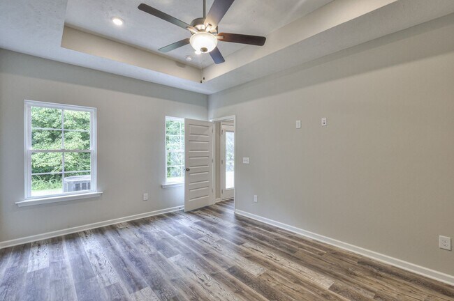 Building Photo - 1/2 OFF First Month!!...Beautiful 3 Bedroom Townhome in Manchester!