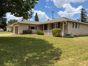 Building Photo - Gorgeous Rancho Cordova Home on Large Corner Lot!