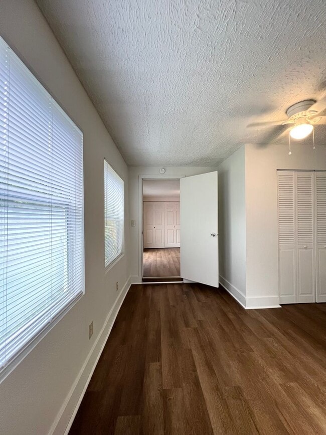 Building Photo - 3 Bedroom Home in Kalamazoo