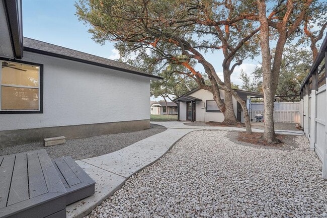 Building Photo - 1739 Starwood Dr
