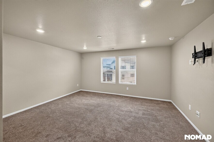 Building Photo - 745 N Tempe St
