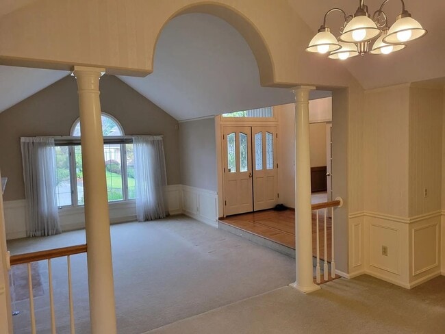 Building Photo - Spacious 3-Bedroom Home with Den and Private Backyard in Prime Location