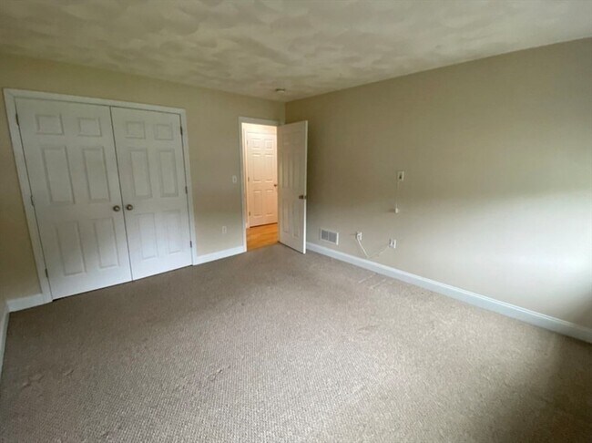 Building Photo - 3 Gordon Rd