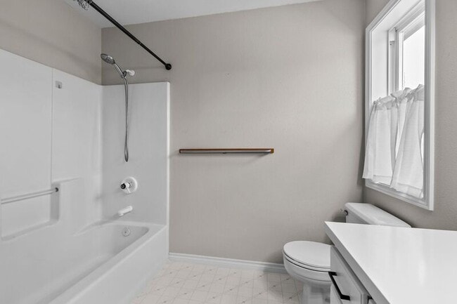 Building Photo - 700 SW 27th Way