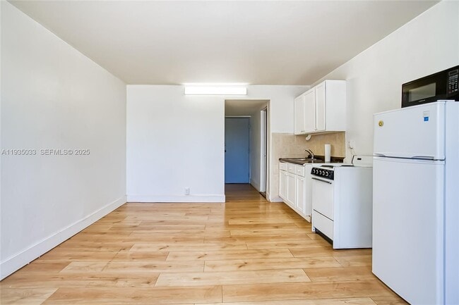 Building Photo - 6484 Indian Creek Dr