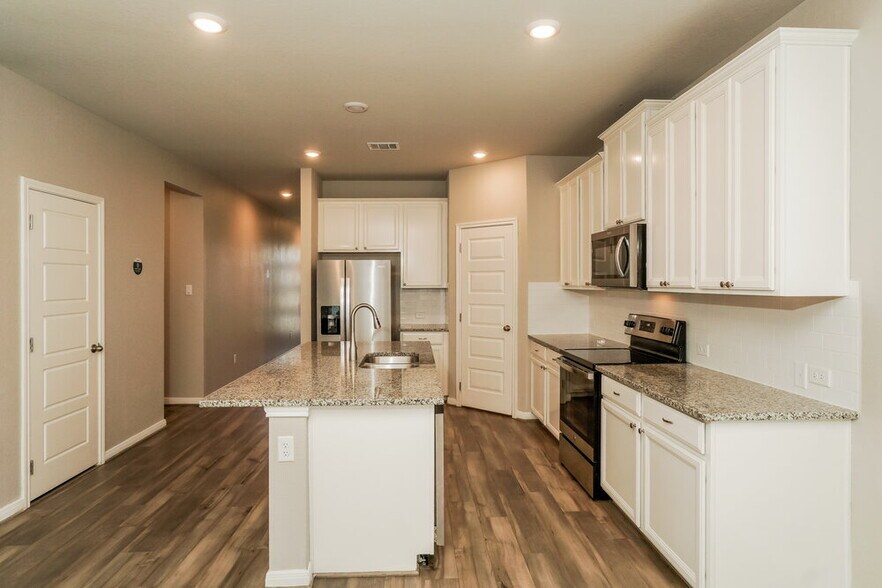 Building Photo - 1228 Ella Xing