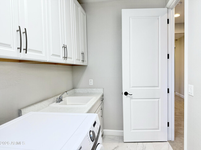 Building Photo - 1732 W Myrna Ln