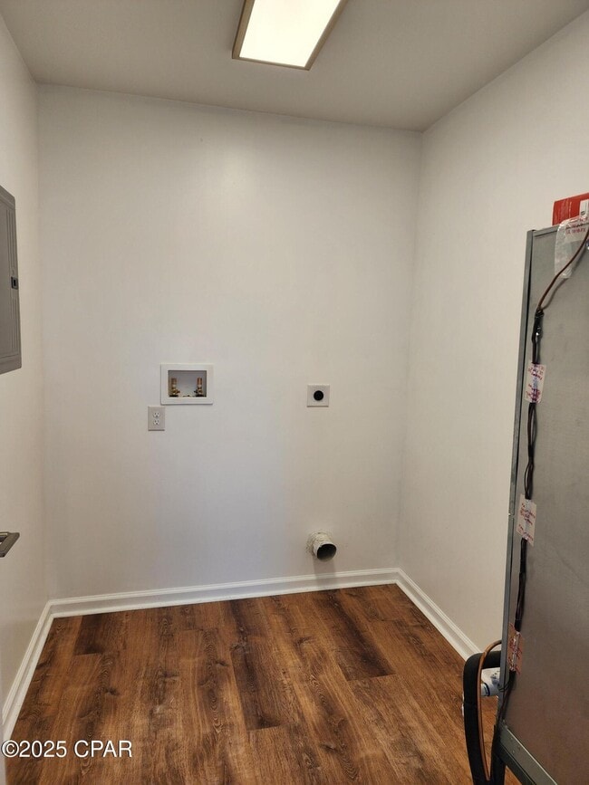 Building Photo - 300 Penny Ct