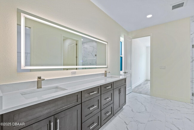 Building Photo - 2894 Hardy Ave