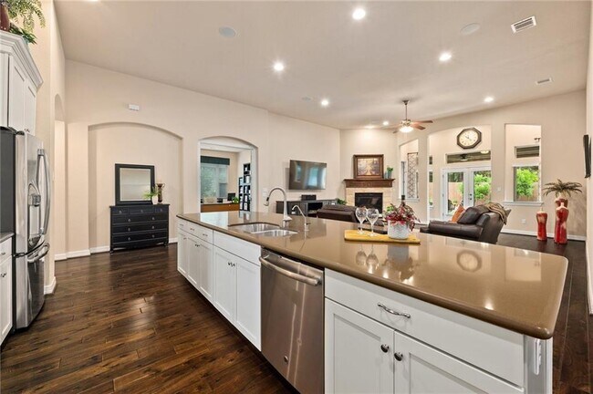 Building Photo - 205 Lake Como Dr