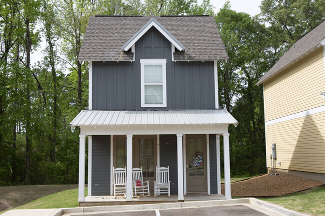 Building Photo - Traditions Townhomes | Student Housing