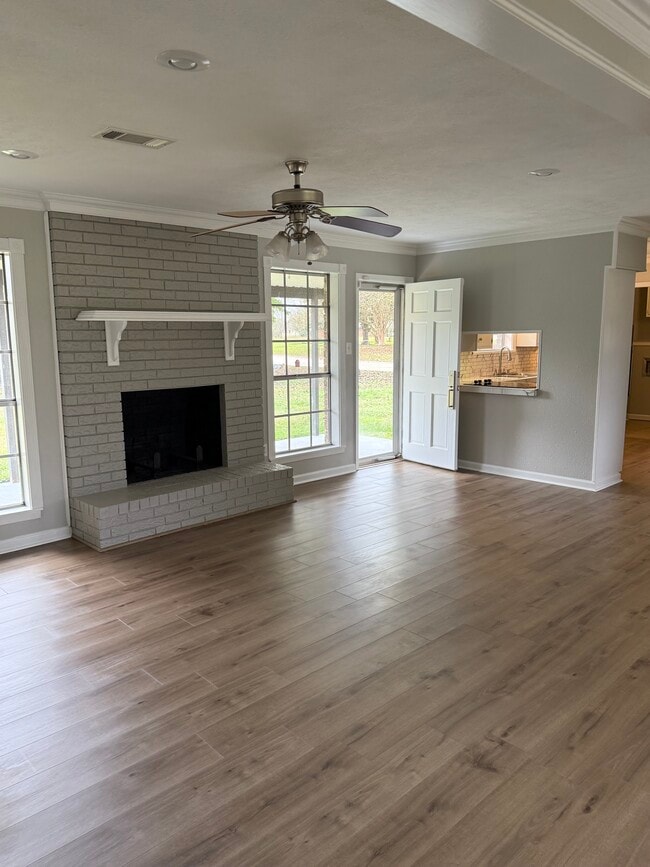 Building Photo - 914 Maureen St