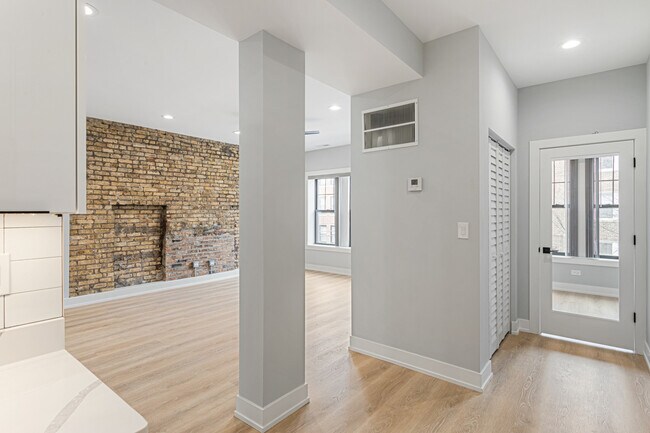 Building Photo - 7663 N Rogers Ave