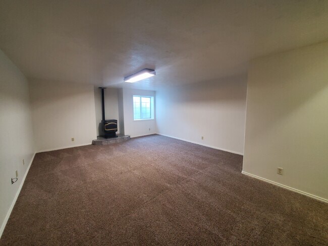 Building Photo - 1322 Walstrom Ln