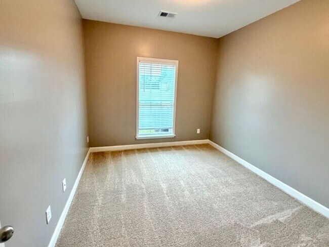 Building Photo - Now Leasing a 4 bedroom 3 bath home in Olive Branch