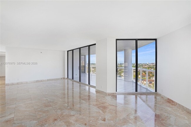 Building Photo - 3600 Yacht Club Dr