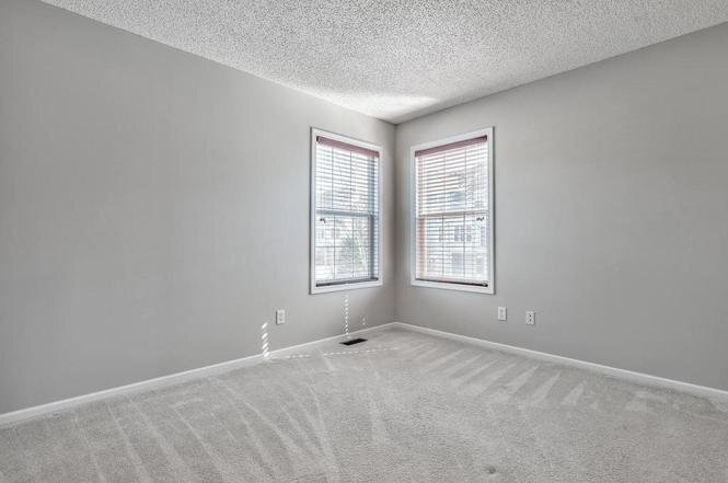 Building Photo - 15624 Lilac Dr
