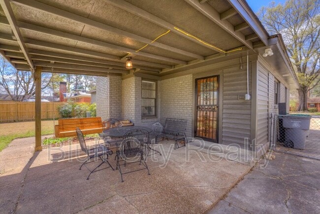 Building Photo - 1636 Whitewater Rd