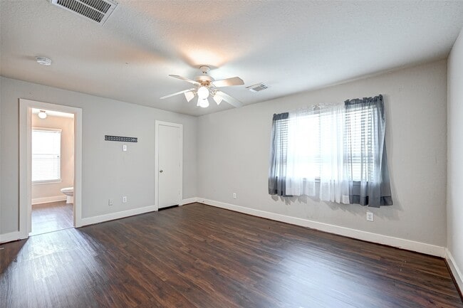 Building Photo - 7603 Chalk Hill