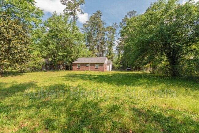 Building Photo - 2202 Roosevelt Dr