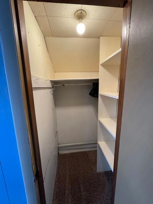 Building Photo - 2416 Algoma St