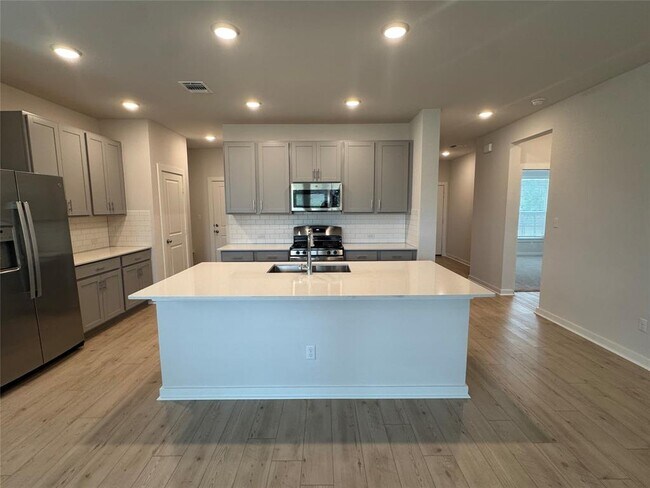 Building Photo - 101 Hereford Lp