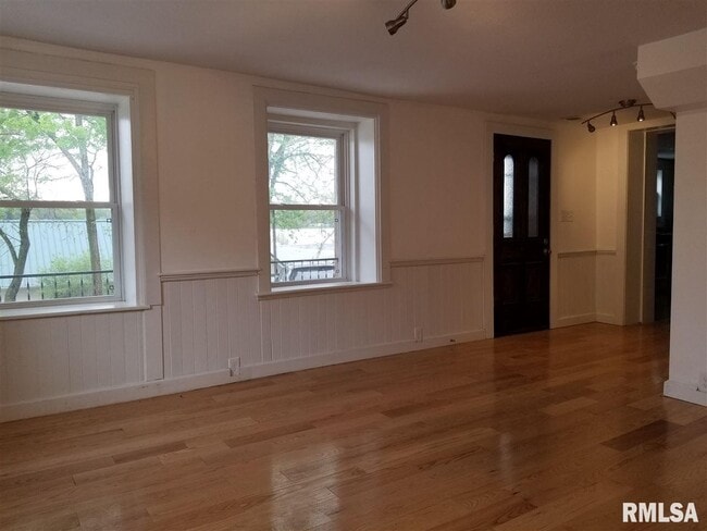 Building Photo - 118 Dodge St