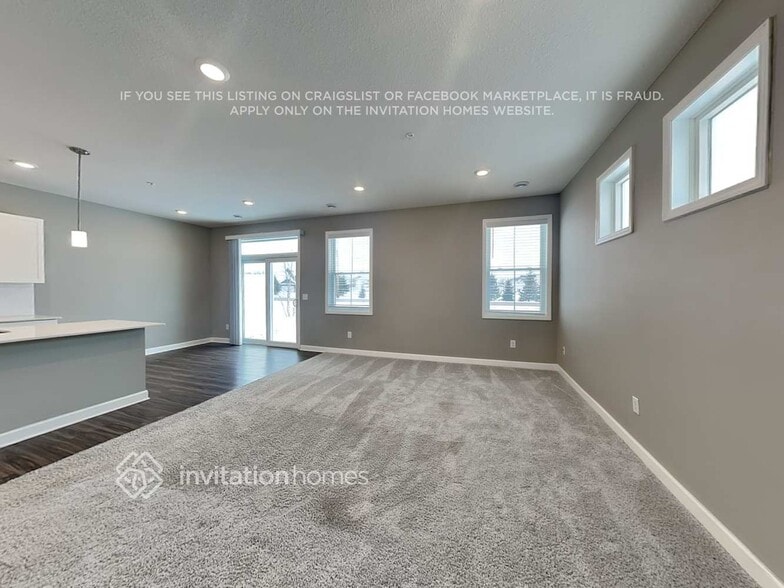 Building Photo - 16700 Dunkirk Cir N