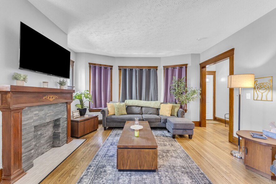 Primary Photo - 2638 E 126th St