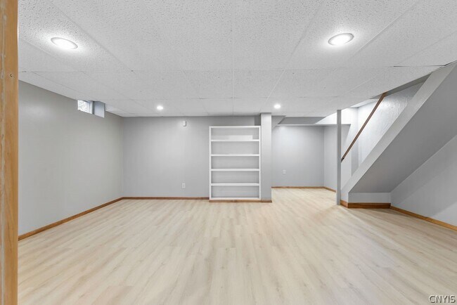 Building Photo - 3293 Greenleafe Dr