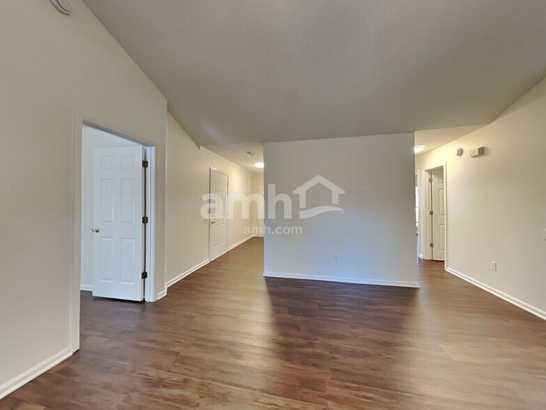 Building Photo - 7 Hazeltine Ct