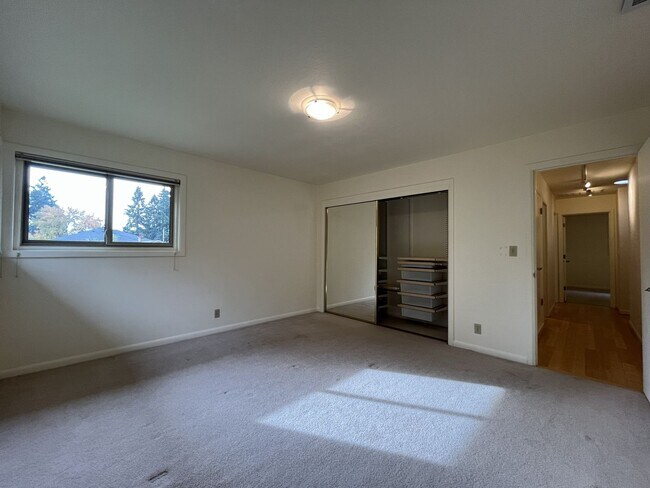 Building Photo - Charming Portland Retreat with Lush Garden, Forest Backdrop & Stylish Updates — Steps to OHSU