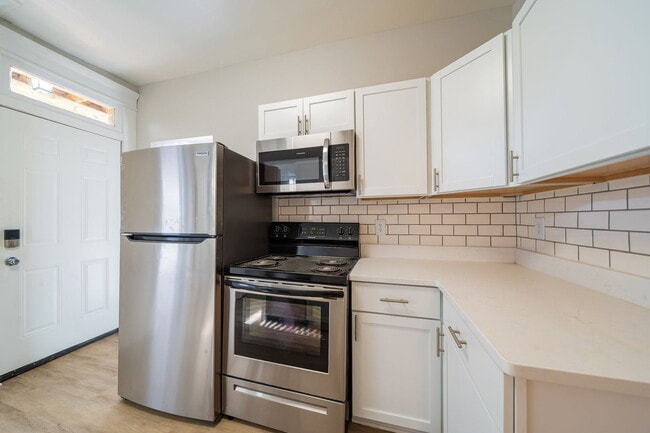 Building Photo - 954 Delaware Ave