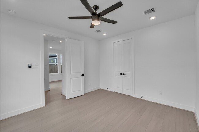 Building Photo - 4320 Avron Dr