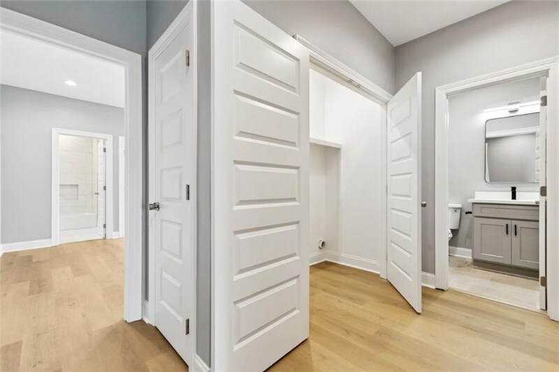 Building Photo - 1222-1224 St Denis St