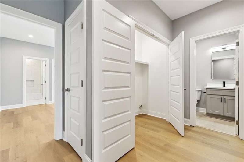 Building Photo - 1222 St Denis St