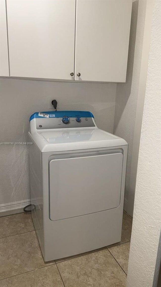 Building Photo - 2617 SW 32nd Ct