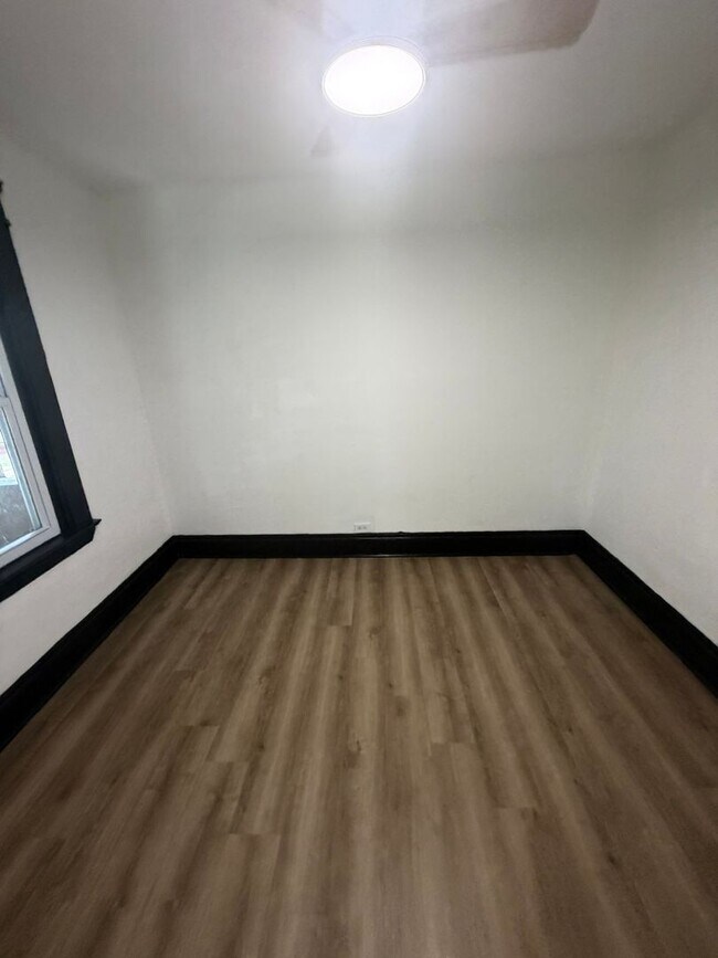 Building Photo - 2791 E 127th St