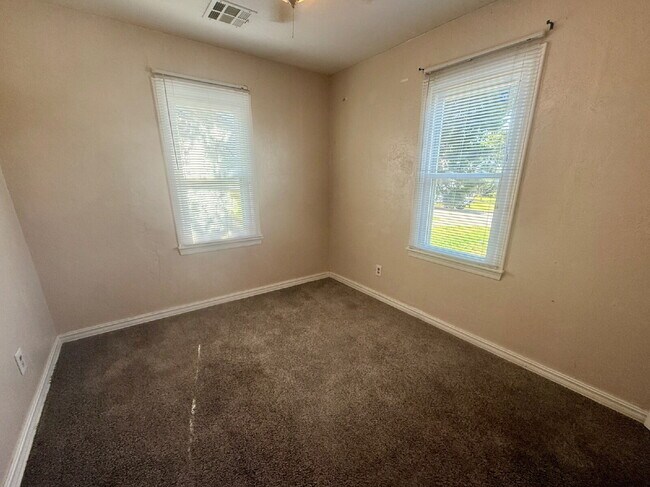 Building Photo - 2 Bed, 1 Bath Home in OKC – $950/month