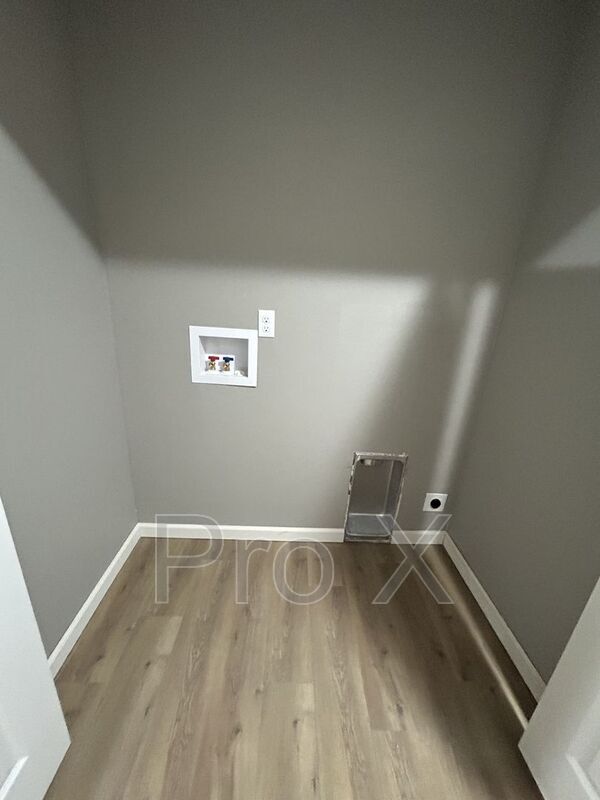 Building Photo - 716 Columbus St