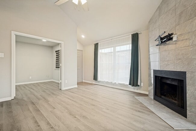 Building Photo - 945 Ramblewood Dr