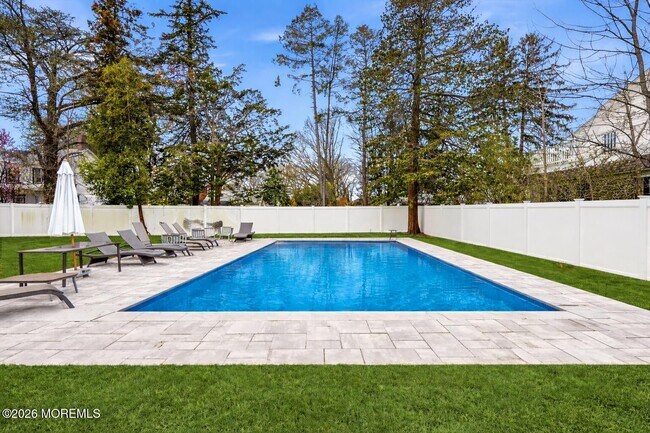 Building Photo - 309 Cedar Ave